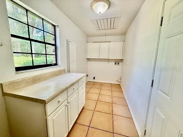 860 N Kansas Ave — Photo 20