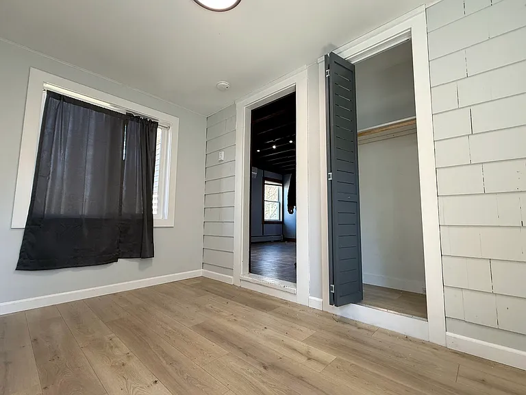 256 Park Ave — Photo 11