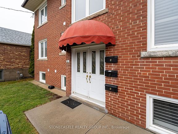 5th image of 10 Woodbury Rd