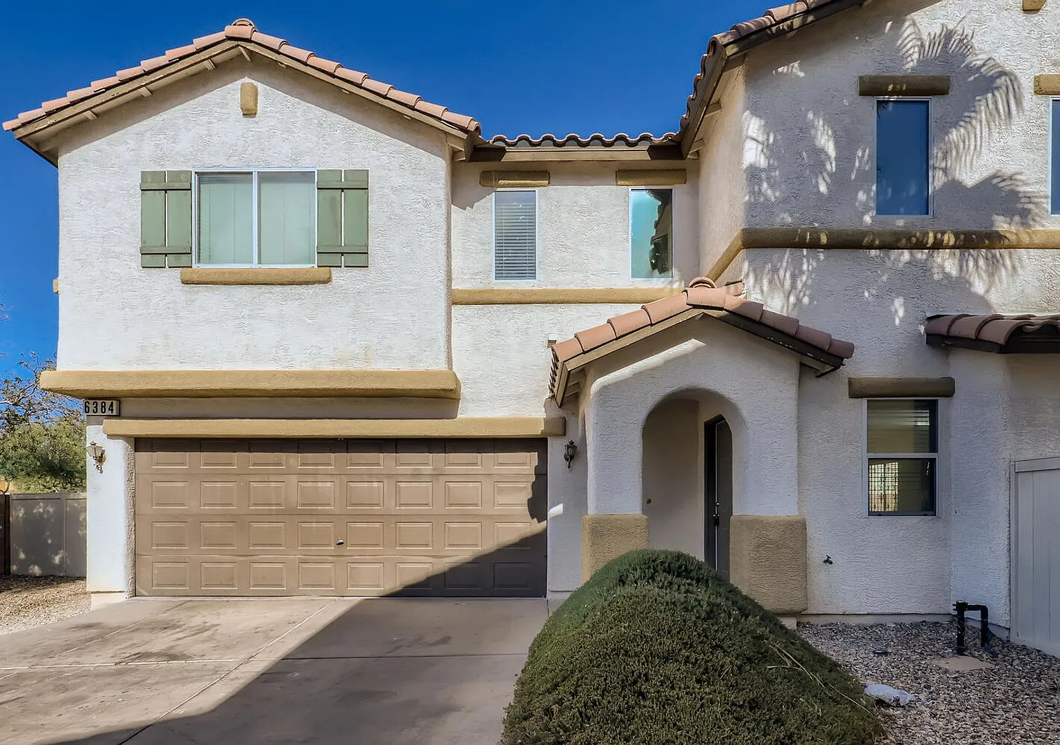 Spacious 3-Bedroom Home Near Shopping, Schools & Freeway Access! — Photo 1