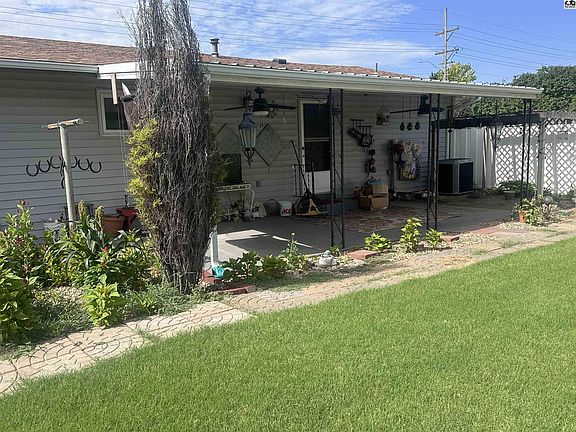 4th image of 906 W 10th St