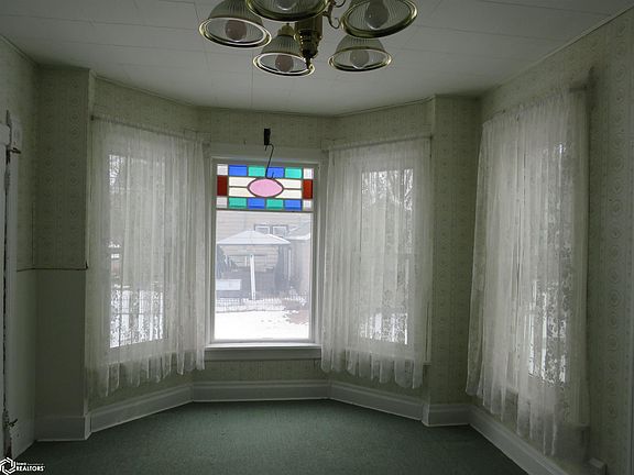 5th image of 306 1st Ave N