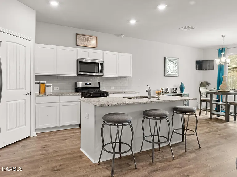 203 S Lakepointe Dr — Photo 4