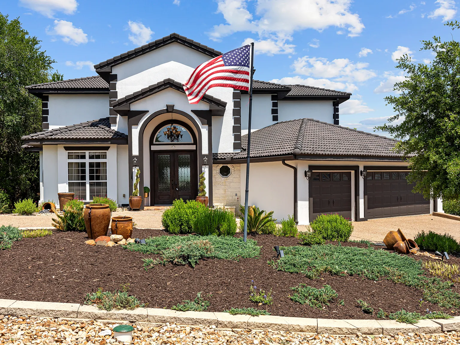 3 bed, 3.5 bath, 3250 sqft, $4,500 — Photo 1