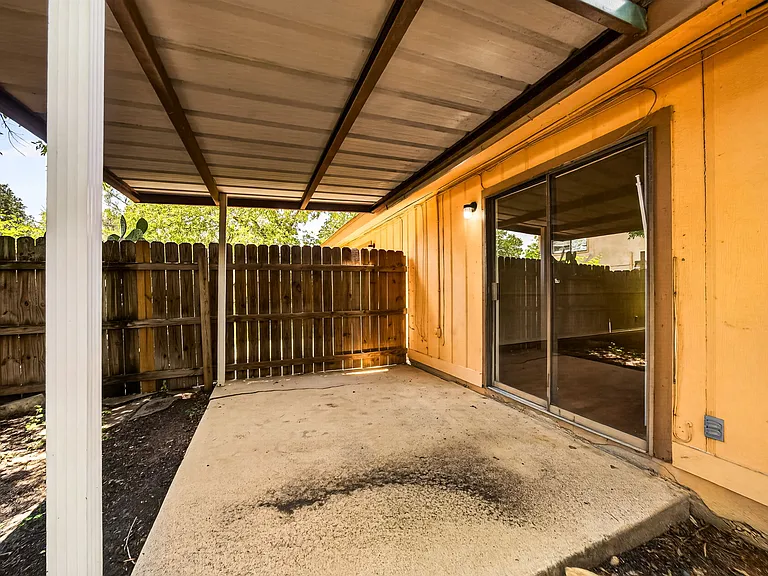208 Bexar Dr — Photo 27