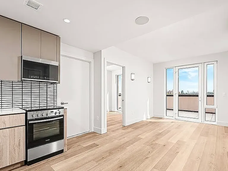 1081 Madison St #2Z — Photo 10