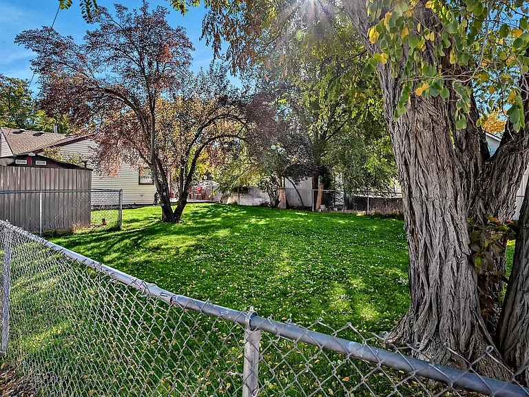 1519 S Division Ave — Photo 4