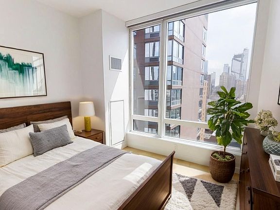 3rd image of 525 W 52nd St APT 22AN