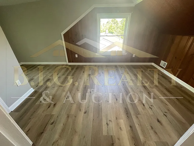 9718 Old Six Mile Ln — Photo 5