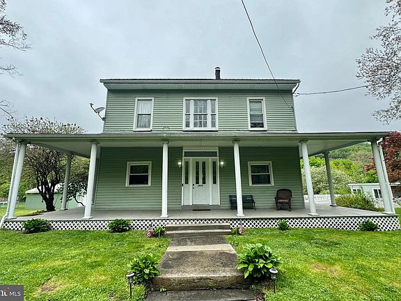 2nd image of 2406 Railroad St
