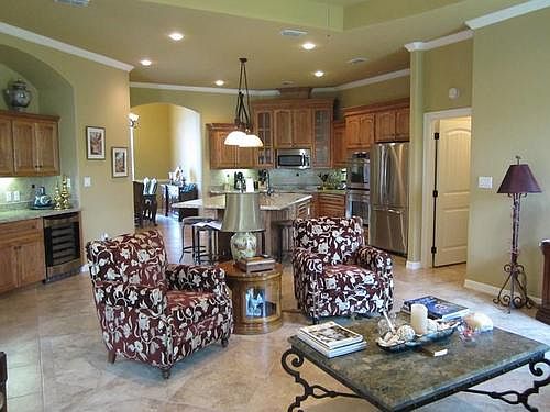 4th image of 225 Sendero E