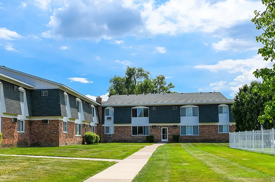Oakland Mall Apartments