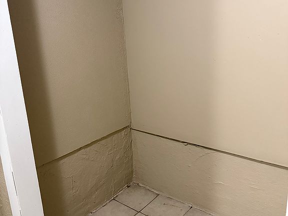 5th image of 1119 Drey St #1