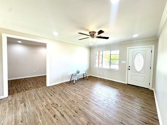 5th image of 611 Weston St