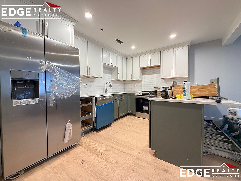 1st image of 110 Coolidge Hl #4
