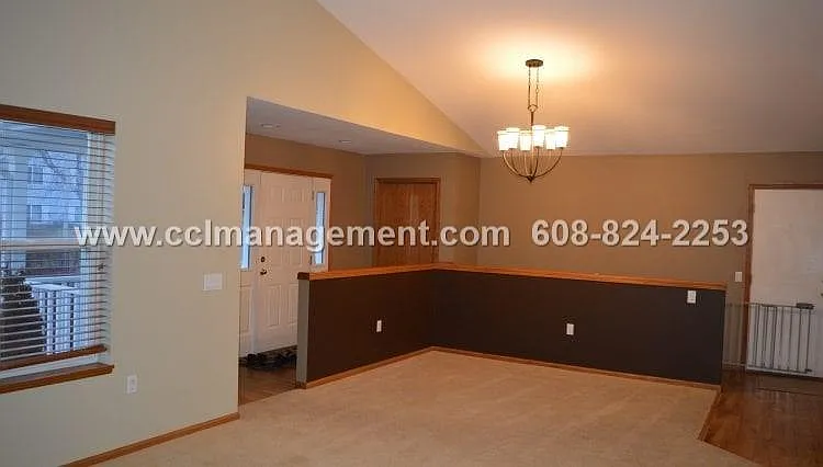 3 bed, $2,795 — Photo 4