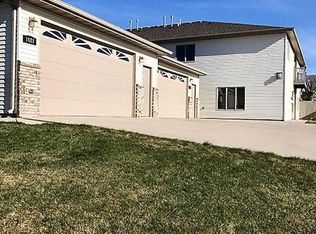 1621 Crane Dr, Bismarck, ND 58501