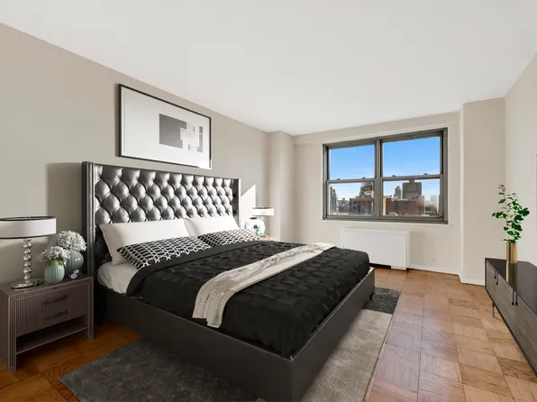 70-25 Yellowstone Boulevard image 1 of 24