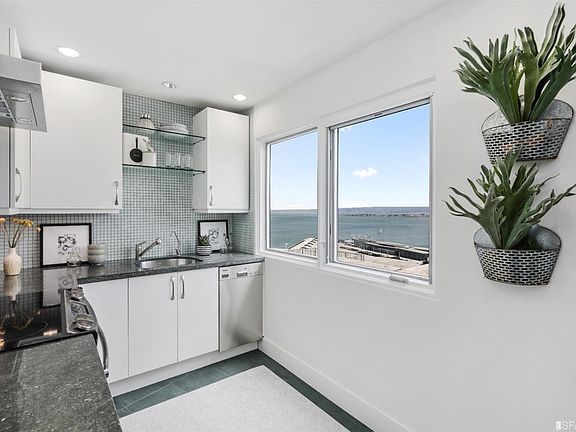3rd image of 1451 Montgomery St APT 7