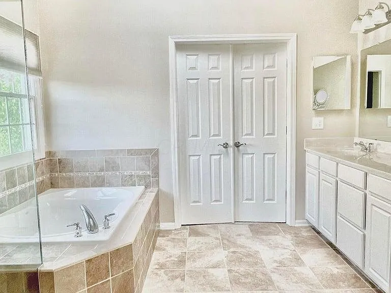 7492 Fairfield Lakes Dr — Photo 19