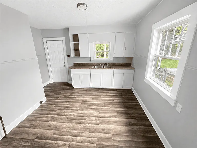 920 Huron Ave — Photo 2