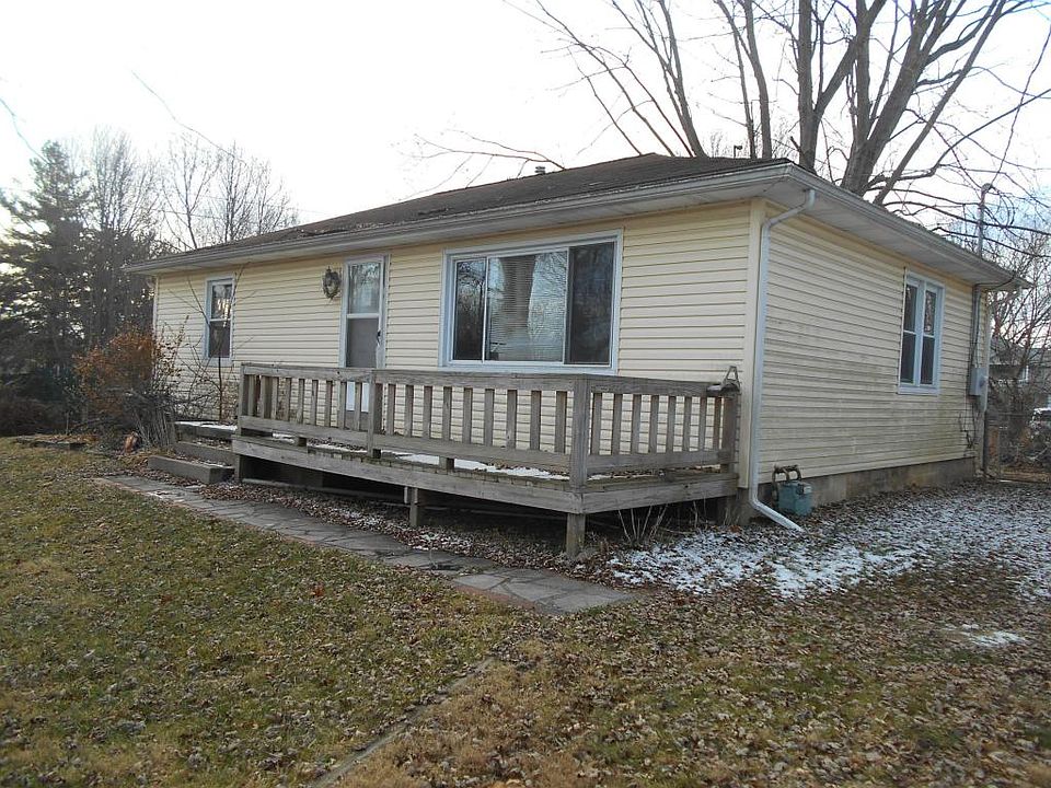1st image of 387 Quinn St