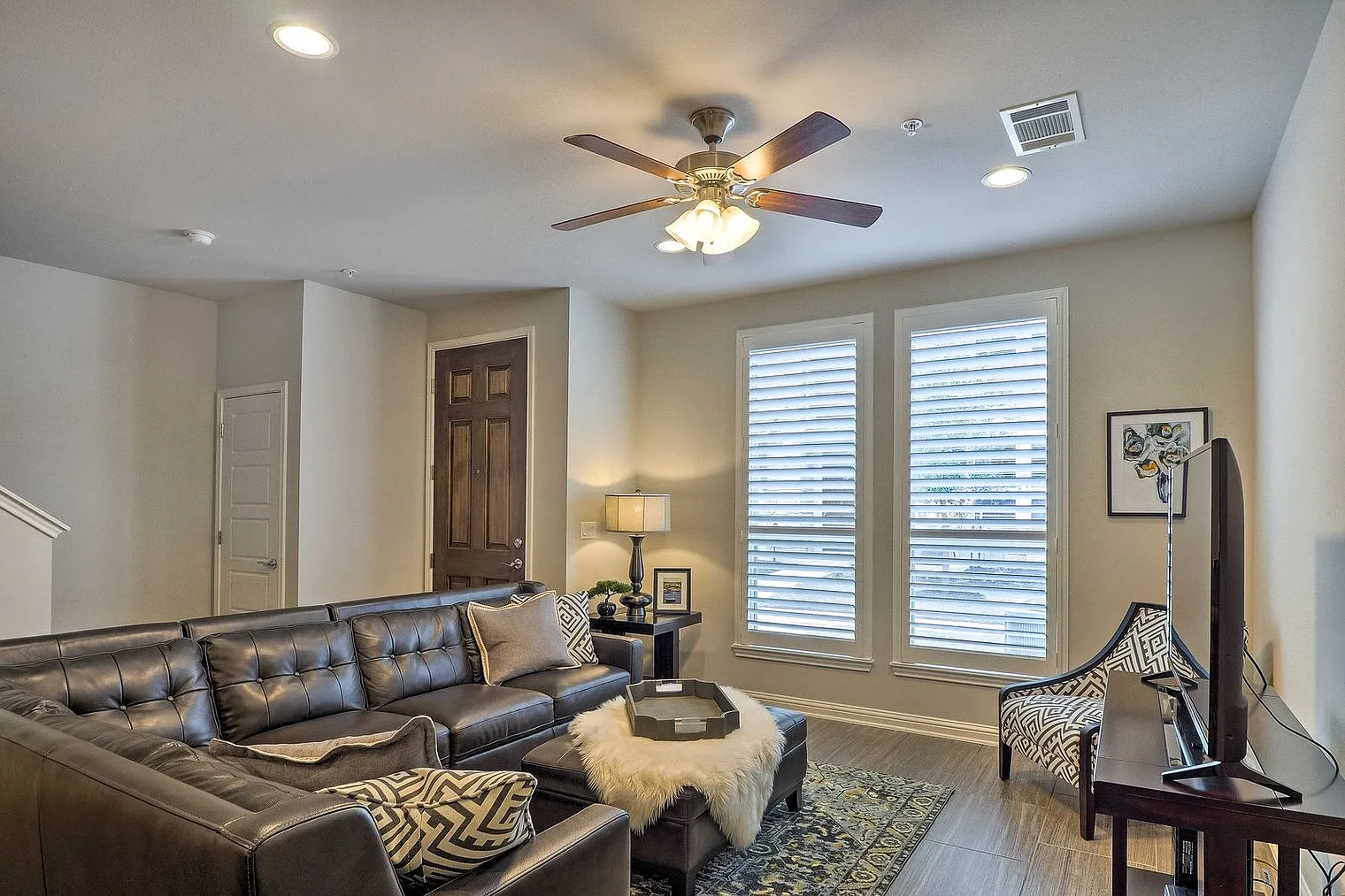 2 bed, 2.0 bath, 1915 sqft, $4,386 — Photo 1