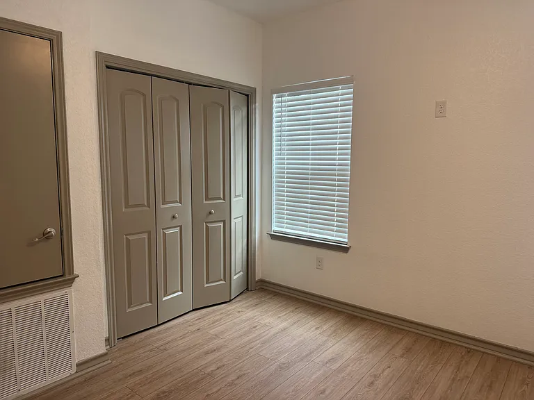 115 Koehler Ct #200 — Photo 5