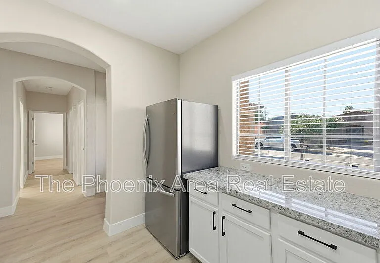 554 E San Carlos Way — Photo 8