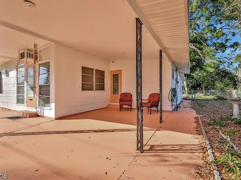 1802 Marilyn Dr — Photo 2