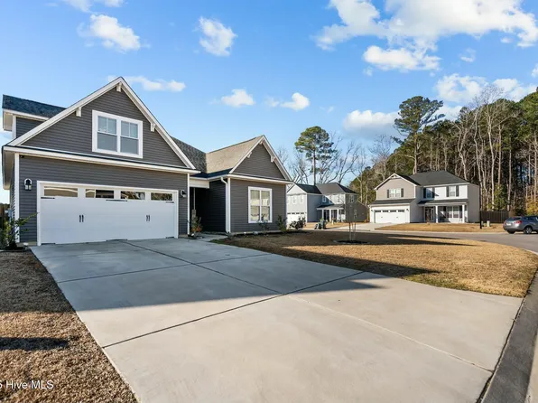 1300 Putnam Drive, Leland, NC 28451