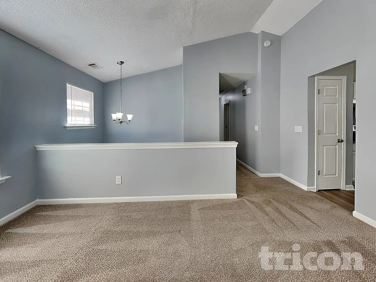 Building Photo - 245 Longview Dr