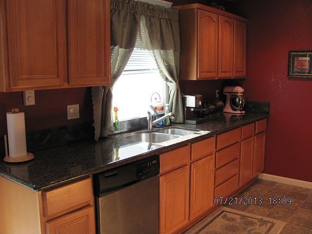 Large Kitchen w/Appliances