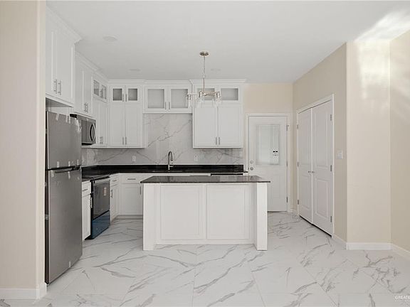 4th image of 616 Mountain Rd #C