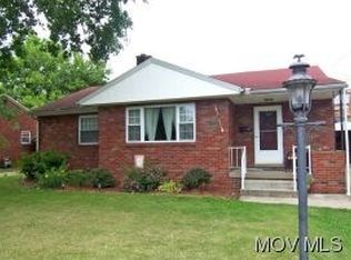 33 Edgewood Park Dr, Parkersburg, WV 26104
