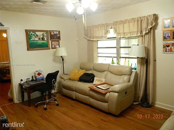 3rd image of 1817 Southwest St #11