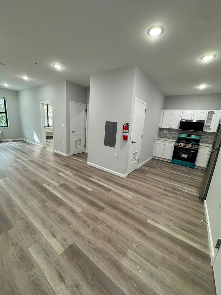 1 bed, $2,045 — Photo 3