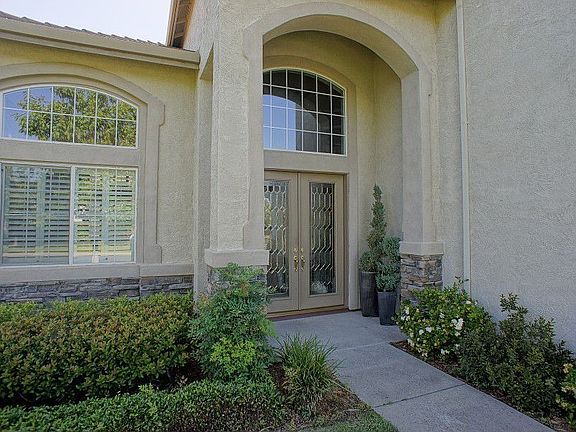 3rd image of 4162 Meadow Wood Dr