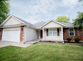 404 SW 13th St, Oak Grove, MO 64075