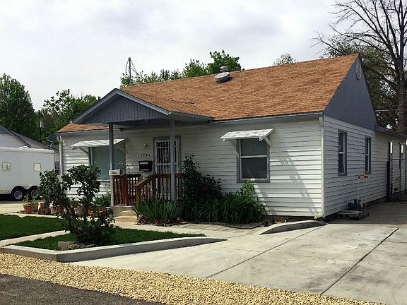 1703 Merrill-front duplex and driveway