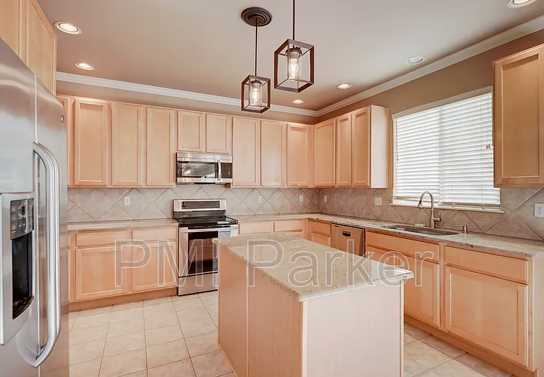 19016 E Bellisario Creek Pl — Photo 12