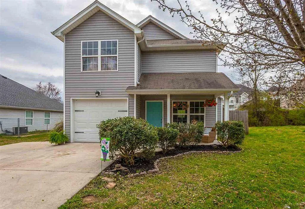 3 bed, 1312 sqft, $1,550 — Photo 1