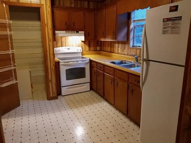 1156 Saxon Rd — Photo 10