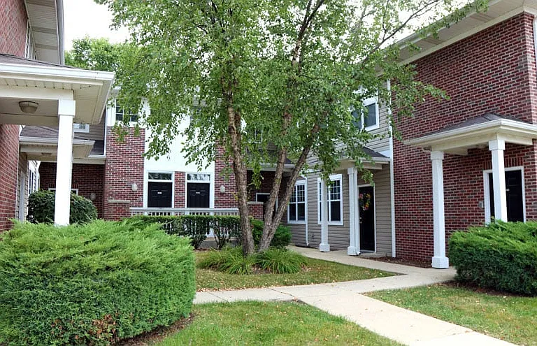 Butterfield Oaks Apartments — Photo 32