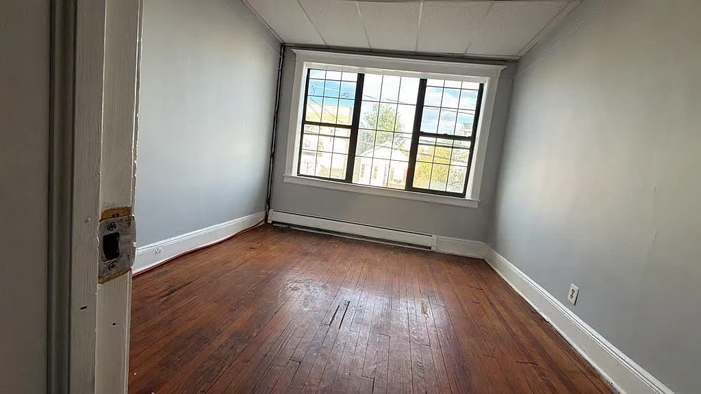 3 bed, 900 sqft, $2,150 — Photo 2