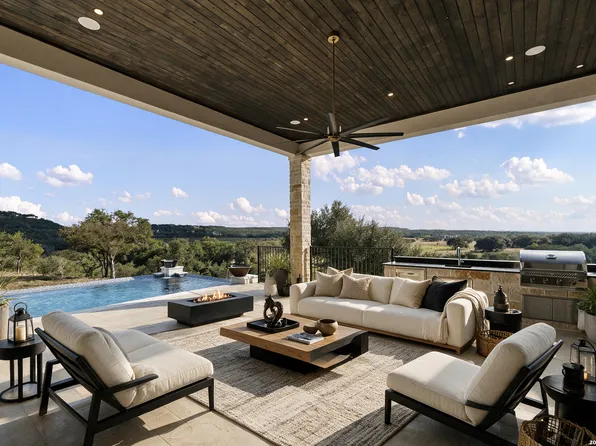 2018 Paradise Pkwy, Canyon Lake, TX 78133