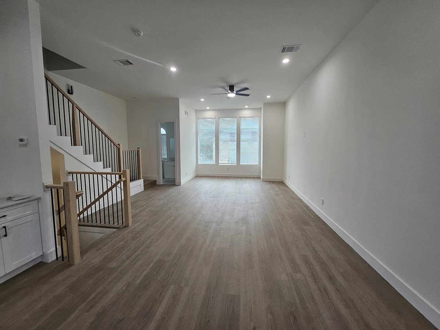 3 bed, 3.5 bath, 2398 sqft, $2,850 — Photo 4