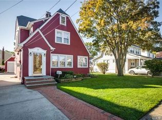 18 Allen St, Lynbrook, NY 11563