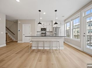 30 Arnold Dr, Wood Ridge, NJ 07075