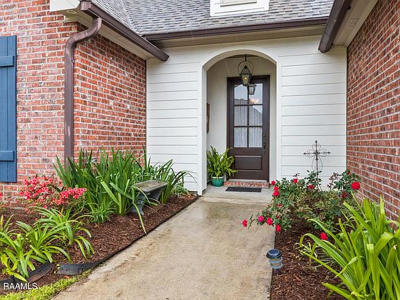 3rd image of 315 Bluebonnet Dr